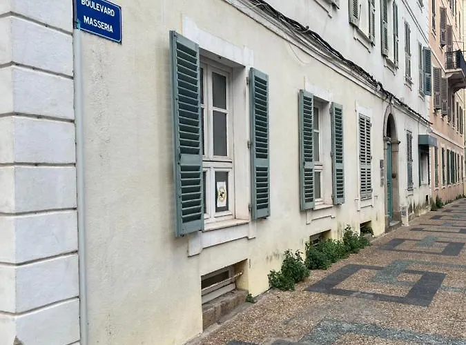 Hyper Centre アパート