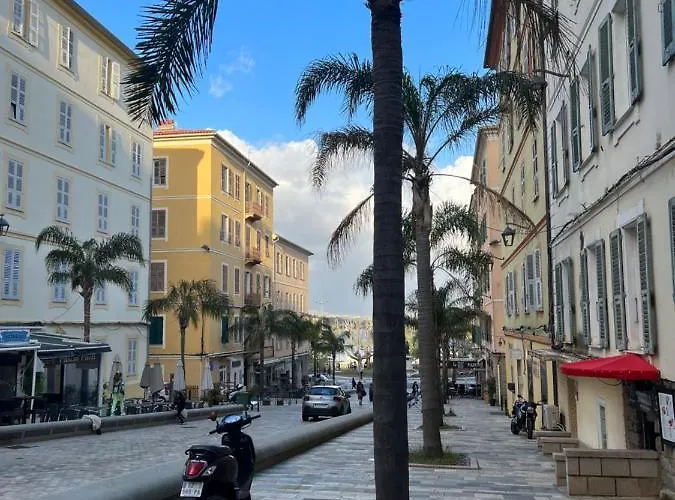 Hyper Centre アパート アジャクシオ